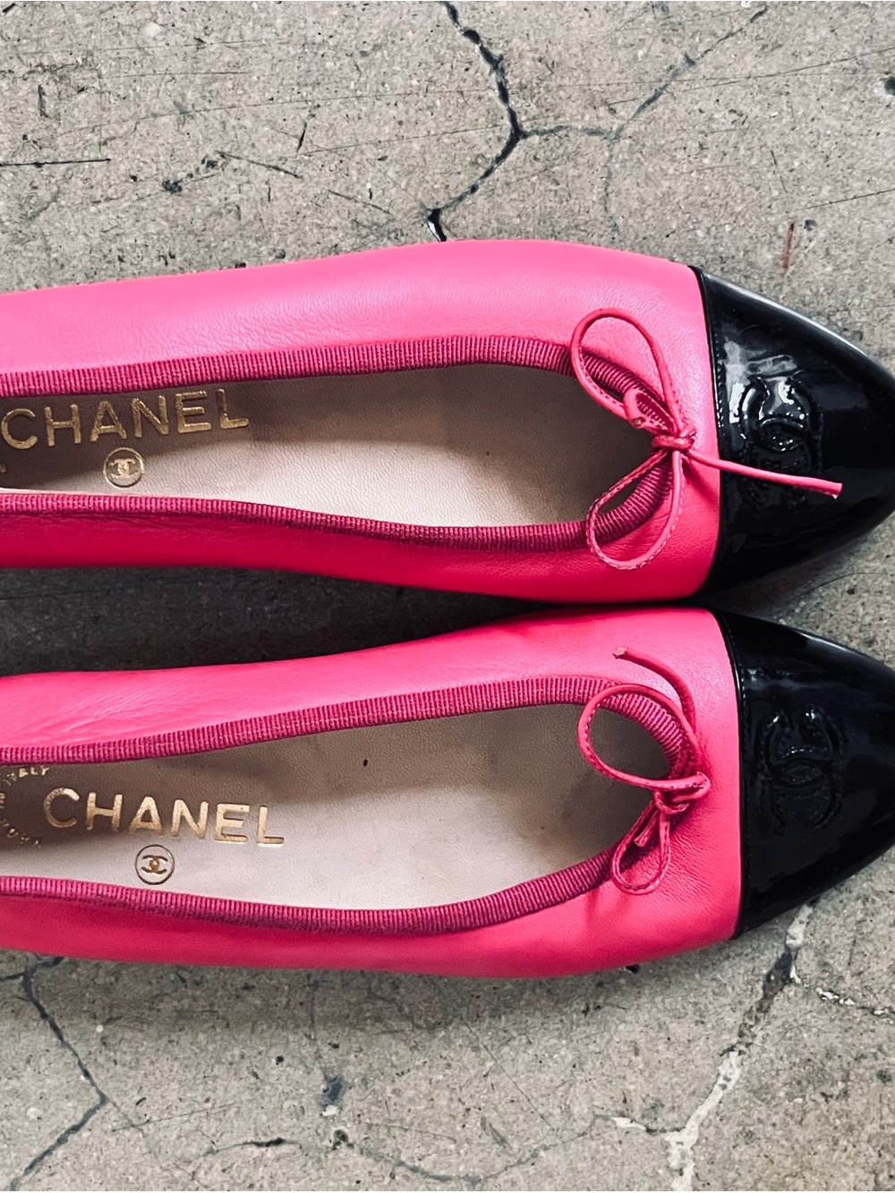 Classic Chanel Pink and Black Patent leather Cap-Toe Leather Ballet Flats